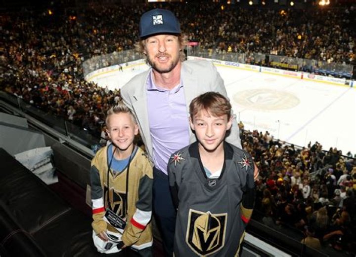 Blake Shelton Is Like A Doting Dad To Gwen Stefani’s Kids During Disney Trip — Sweet Pics